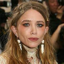 In 1992, olsen's acting career began with the tv series 'hangin' with mr. How Tall Is Mary Kate Olsen Height Of Mary Kate Olsen Celeb Heights