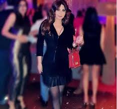 وأتى هذا عقب ساعات قليلة من دعم أحلام لزميلتها الفنانة اللبنانية اليسا، حيث وغردت وعبرت عن انتظارها لحفل الأخيرة المقرر إحياؤه في الرياض، قائلة: في الانتظار يا جميلة الخلق والخُلق صديقتي الرائعة، وهو ما ردت عليه اليسا قائلة: أحلام حبيبة قلبي. ÙÙŠØ¯ÙŠÙˆ Ù…Ø¤Ø«Ø± Ø¨Ø¹Ø¯ ÙƒØ´ÙÙ‡Ø§ ØªÙØ§ØµÙŠÙ„ Ù…Ø±Ø¶Ù‡Ø§ ÙˆØ¹Ø¯Ù… Ù‚Ø¯Ø±ØªÙ‡Ø§ Ø¹Ù„Ù‰ Ø§Ù„Ø¥Ù†Ø¬Ø§Ø¨ Ø¥Ù„ÙŠØ³Ø§ ØªØ³ØªØ¹ÙŠØ¯ Ø°ÙƒØ±ÙŠØ§ØªÙ‡Ø§ Ø¨Ø§Ù„Ø¯Ù…ÙˆØ¹ Laha Magazine