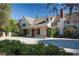 10346 Moorpark St Toluca Lake Ca 8 Beds 11 Baths Celebrity Houses Celebrity Real Estate Toluca Lake