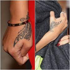 Diese Maori Tattoos Gefallen Uns Fur Eine Frau Besonders Gut Maori Tattoos Maorie Tattoo Polynesische Tattoo Frauen