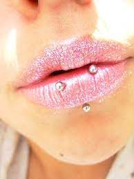 Google Image Result For Http Upload Wikimedia Org Wikipedia Commons Thumb D Dd Horizontal Lip Piercing Lip Piercing Piercings