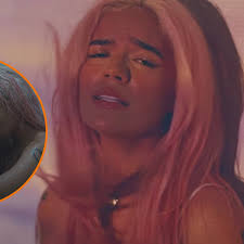 Karol G respondió a las críticas tras su controversial lanzamiento de  'Contigo'