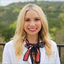 Kellie Hunt's Instagram, Twitter & Facebook