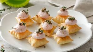 Stendete la pasta sfoglia in un rettangolo dello spessore di mezzo centimetro circa. Ricette Di Pasqua Gli Antipasti Stuzzichini Di Pasta Sfoglia Ultime Notizie Flash