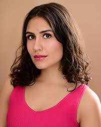 Ella Hyde's Instagram, Twitter & Facebook