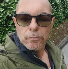 Amici sul palco e nella vita. Max Gazzè, Daniele Silvestri e Niccolò Fabi.  Il concerto evento al Circo Massimo a Roma per festeggiare i dieci anni di  carriera insieme. Li ha incontrati