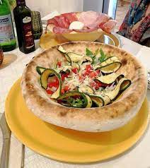 Un ricordo d'infanzia, un piccolo piacere a fine pasto che consiste nell'utilizzare l'olio d'oliva (sempre in abbondanza) lasciato sul fondo del piatto o in un piatto povero fatto di due. Pane E Olio Ristorante Pizzeria San Nicandro Garganico Restaurant Bewertungen Telefonnummer Fotos Tripadvisor