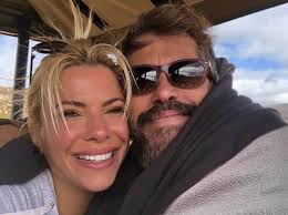 Απόδειξη πως και στο globetrotters βγήκα και με μαγιό, έκανα και τις τρέλες μου. Antelina Bar8akoyrh 8a Thn Blepoyme Se Panel Ekpomphs Pagenews Gr