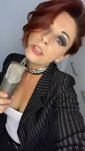 Even songwriters need to go to the loo sometimes instead of going in music  loop 🥹😂, ., #giadarobin #singerandsongwriter #femalemusicproducer  #songwritingthomann2025 #gnockstar