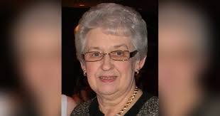 Linda Hahn's Instagram, Twitter & Facebook