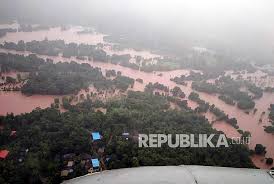 Melihat banjir menghanyutkan rumah berarti musuh yang menyerang. Hujan Deras Tewaskan Lebih Dari 160 Orang Di India Republika Online
