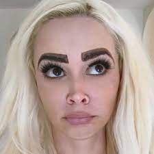 Die tätowierten augenbrauen wurden kosmetisch entfernt und wuchsen natürlich nach. Daniela Katzenberger Lacht Uber Augenbrauen Trend Stern De