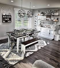 25 Tips To Decorate Your Farmhouse Style Home With Rugs In 2020 Farmhouse Decor Living Room Farm House Living Room Farmhouse Dining Rooms Decor