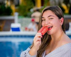 No hay nada que te haga más feliz que un helado para refrescarte en este  calor 😍☀️🌴🌊