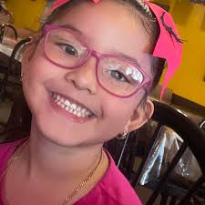 RICE KRISPIE TURKEY LEGS...for Thanksgiving! These are so fun & easy to  make! The kids will absolutely love them!  Directions...http://www.kitchenfunwithmy3sons.com/2012/03/kfc-fried-chicken-bucket-and-sidesapril.html