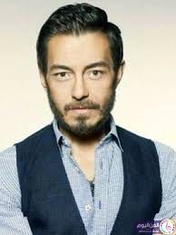 بعد أن ينتهى أحمد حمدى من إجراءات السفر، يعود إلى منزله ليلاً، تطرق عليه باب شقته جارته يسريه التى تحبه، فيعتدى عليها وتراها أمها وهى تغادر شقة أحمد حمدى ليلاً فتموت لتوها. Ø£Ø­Ù…Ø¯ Ø²Ø§Ù‡Ø± Ø£Ø±Ø§Ù‡Ù† Ø¹Ù„Ù‰ Ù†Ø¬Ø§Ø­ Ù…Ø³Ù„Ø³Ù„ Ø§Ù„Ø·ÙˆÙØ§Ù† Ù…Ø¬Ù„Ø© Ø§Ù„ÙÙ† Ø§Ù„ÙŠÙˆÙ… Ø§Ù„ÙÙ† Ø§Ù„ÙŠÙˆÙ…