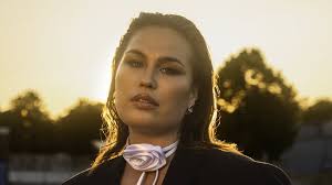 Molly Hammar gör låt till katastroffilm