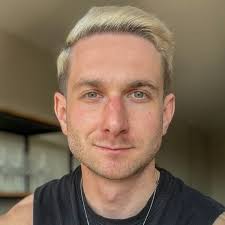 Welcome to the center stage Benedikt @benedikt.manohara 🙌🏼 Thank u for  joining the fam, B! 🫶 I originally joined yoga teacher training just to  deepen my own practice — but somewhere between