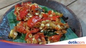 Jangan terlalu halus dan segera hidangkan. Huah Pedasnya Sengatan Sambal Goang Khas Tasikmalaya