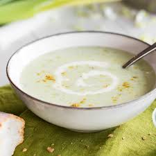 Lauchcremesuppe Mit Feiner Currynote Rezept Lauchcremesuppe Lebensmittel Essen Essen Und Trinken
