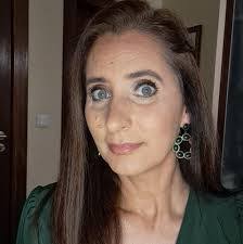 Carla Barros's Instagram, Twitter & Facebook