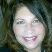 Shelley Hoskins's Instagram, Twitter & Facebook