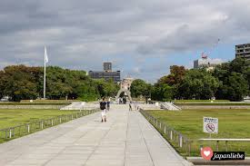 Blume gives us enough of hersey's biography to understand why he was exactly the right person to write hiroshima. Japan Adventskalender 16 Dezember Hiroshima Japanliebe De