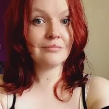 Kelly Whitehead's Instagram, Twitter & Facebook