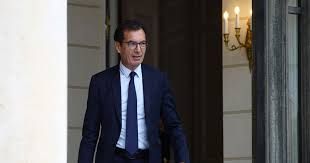 Photo «Bermuda bien taillé» et «chemisette impeccable» : le ministre du ...