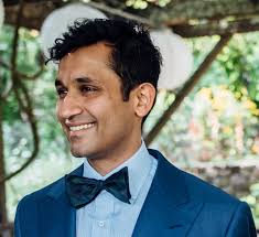 Building a Company is like Playing Blackjack