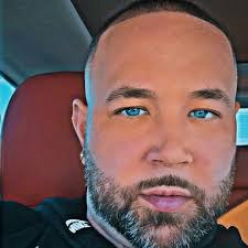 I'm 40 years old with no kids love a African American woman... I'm in the  Kansas City Missouri area if anybody's interested