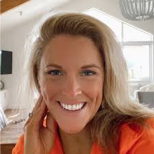 In this episode of “PEOPLE LEADERSHIP 101- What Emerging Leaders Wished  They'd Been Told!”, Georgina Hammans MAIOH shares her leadership learnings  with genuine passion and enthusiasm for her chosen…