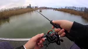 Peche Du Rotengle Et Du Gardon Au Bouchon Au Pain Touche En Direct Youtube