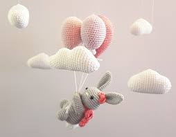 Mobile furs kinderzimmer hakeln hakelanleitung fur das. Babymobile Hakeln Hase Ballon Wolken