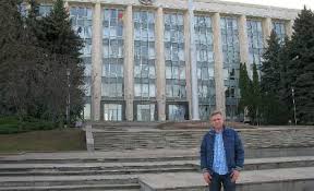 Mołdawia jest oficjalnie republiką parlamentarną, tak przynajmniej stanowi konstytucja kraju z 1994 roku, nowelizowana w 2001 roku. Tysiacom Polakow W Moldawii Zyje Sie Bardzo Ciezko Pomaga Im Kielczanin Ktory Apeluje O Wsparcie Akcji Echo Dnia Swietokrzyskie