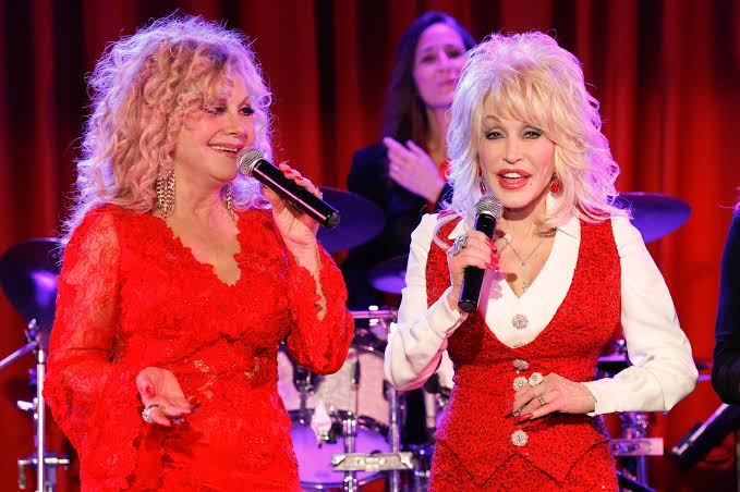 Dolly Parton's Sister Sounds Just Like Her in Tribute Shared One Day Before  Her Death