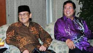 Jenazah allahyarham bekas menteri besar selangor, tan sri abu hassan omar akan dikebumikan hari ini di makam diraja shah alam. Habibie Dihina Menteri Besar Selangor Marah Dunia Tempo Co