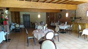 Briques rouges, bois et cuir. Les Ecuries De La Tour A Mondonville Menu Et Photos