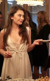 Maria De Los Angeles Adli Kullanicinin Stil Panosundaki Pin Unluler Hayallerdeki Elbise Dolaplari Elbise