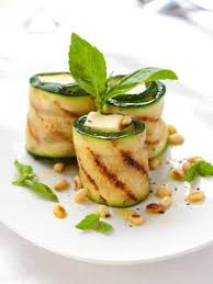 Roules De Courgette A La Feta Et Aux Pignons Recette Roule De Courgette Entree Gastronomique Et Recette