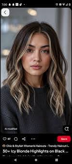 Leila Colon's Instagram, Twitter & Facebook