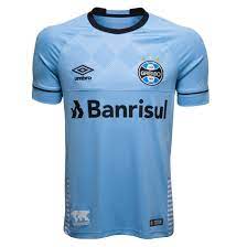 A camisa do gremio ofusca as camisas dos adversários e, quem tem a honra de se cobrir com a camisa do gremio tem o privilégio de ser respeitado por onde passa. Camisa Oficial Umbro Gremio Charrua Fan 2018 3g160656 312 Celeste Calcados Online Sandalias Sapatos E Botas Femininas Katy Com Br