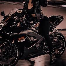 Pin By Sury De On Lit Ruthless People Motorcycle Aesthetic Girl Riding Motorcycle Motorcycle Girl