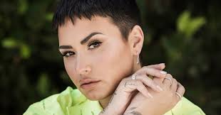 Demi Lovato şeytanlarıyla yüzleşiyor, hem de canlı yayında : r/popheads