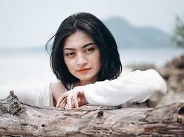 Dari perawakannya, ada yang menyebut kalau perempuan itu mirip dengan nathalie holscher. Pesona Nathalie Holscher Yang Baru Jadi Mualaf Sule Jadi Saksi Okezone Lifestyle
