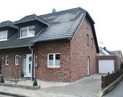 Hier finden sie häuser vieler immobilienportale und durch die einfache mit nur einem klick provisionsfreie häuser zum kauf darstellen und sie können ihr einfamilienhaus von privat kaufen oder finden ihr haus bei einem. Haus Zum Verkauf 47608 Geldern Kapellen Mapio Net