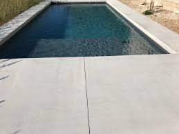 Plages De Piscine Beton Colore Revetement Sol Et Mur Nimes 30