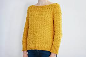 The stitch pattern is a variation from blackberry stitch, but easier, as instead of knitting 3 stitches in one, the middle one is made as a yarn. Journal The Better Sweater Project