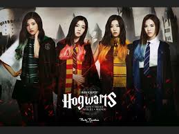 Hogwarts Red Velvet By Pluto Parallax Screams I M In The Same House As Joy Gambar Buku Harry Potter