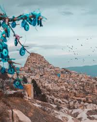 Gizem Uyuskan On Instagram Kuslara Takilip Gidiyor Aklim Kapadokya Natural Landmarks Cappadocia Landmarks